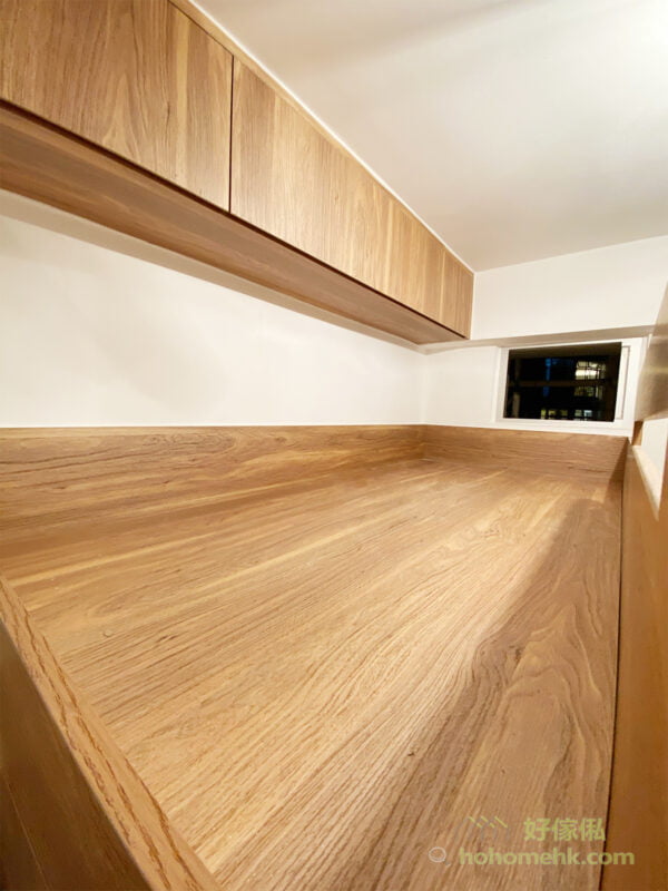 上格床的床側櫃與下格床的床頭櫃令上下格床都有獨立的儲物空間