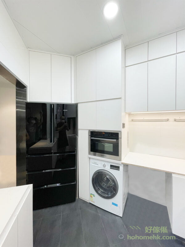 訂造廚櫃時若能提供準確的家電尺寸給我們的設計師，就可以確保抽油煙機、洗衣機、乾衣機、洗碗碟機、雪櫃等家電與廚櫃的尺寸完美配合
