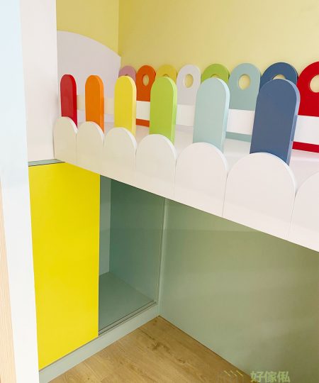 繽紛板材全部均是生態板，不用焗漆技術，就是希望做到最健康、最安全和特低甲醛的效果，保護孩子們的健康