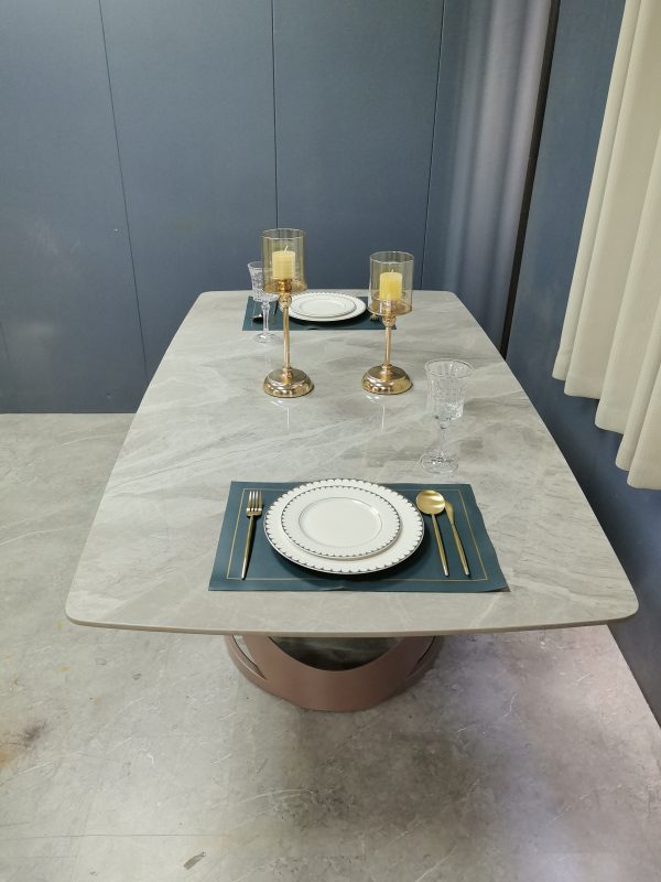 工廠實拍：Samson岩板雙環餐桌 (長枱版本)，1600mm長x900mm寬，如需長枱版本請向客服同事查詢。