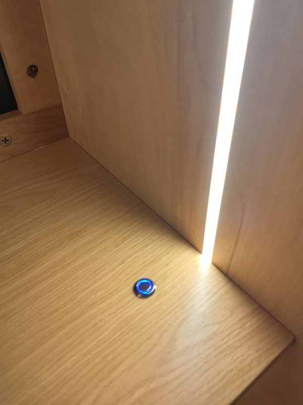 工廠實拍：Zipper雙開門實木收納櫃，原木色