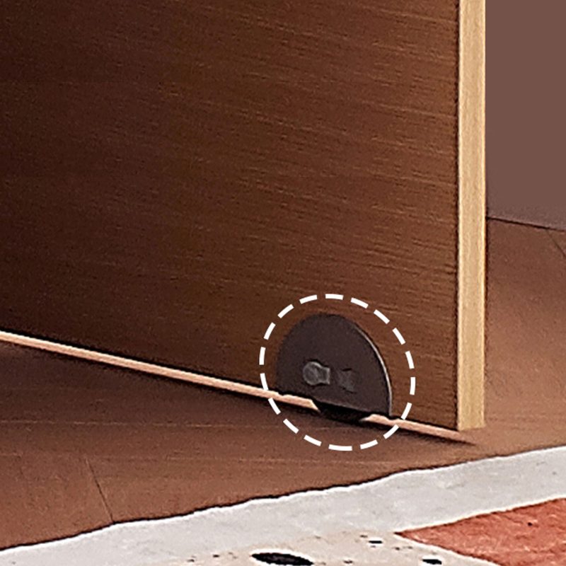 抽拉書枱枱底配有金屬滑輪，方便移動桌子。