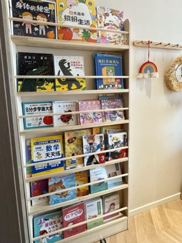 選用 紐西蘭松木，木質穩定、結構結實，紋理自然有質感。用得耐都唔易變形，睇落亦夠溫暖，配搭唔同家居風格都無難度。