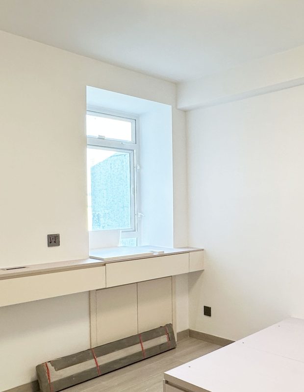 北角城市花園鋁窗工程完成！新鋁窗用了白色窗框，更加配合客戶家的新裝修和新傢俬設計。