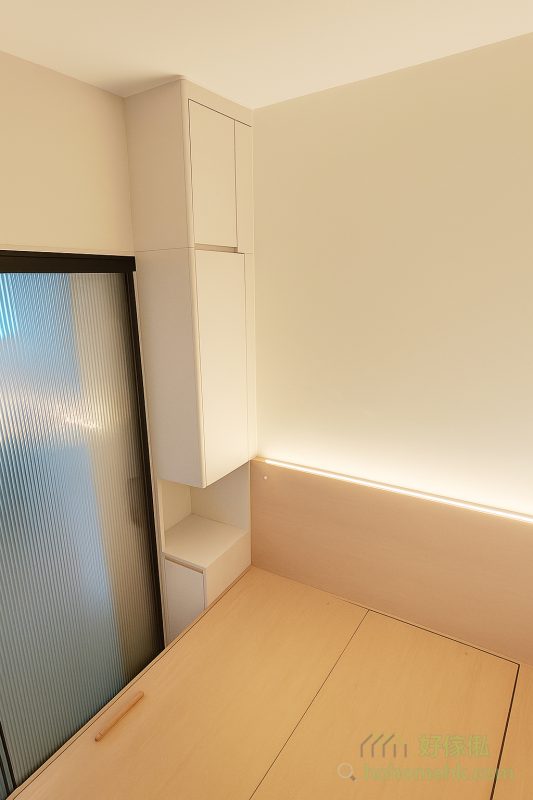 傢俬間房的好處在於靈活性，不僅能做到磚牆的效果，還能根據需求調整設計細節。從顏色選擇到造型設計，再到儲物功能，每一處都能量身訂造，為您打造最符合期望的家居空間。