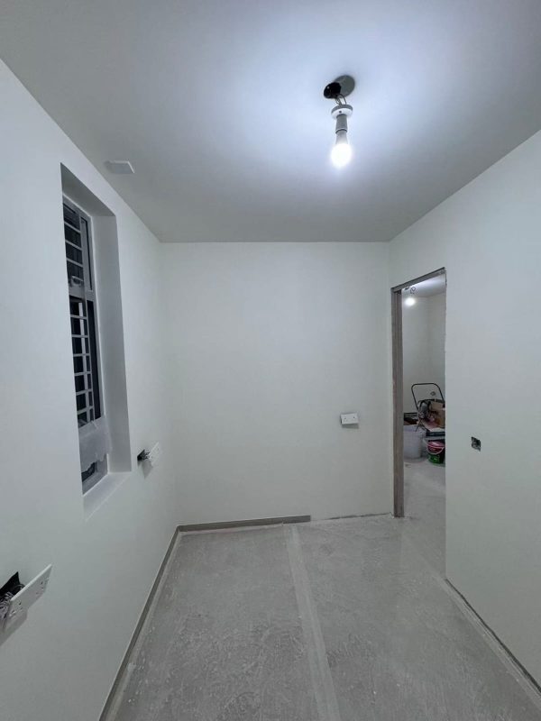 東涌翔東邨全屋剷底批灰油油完成！