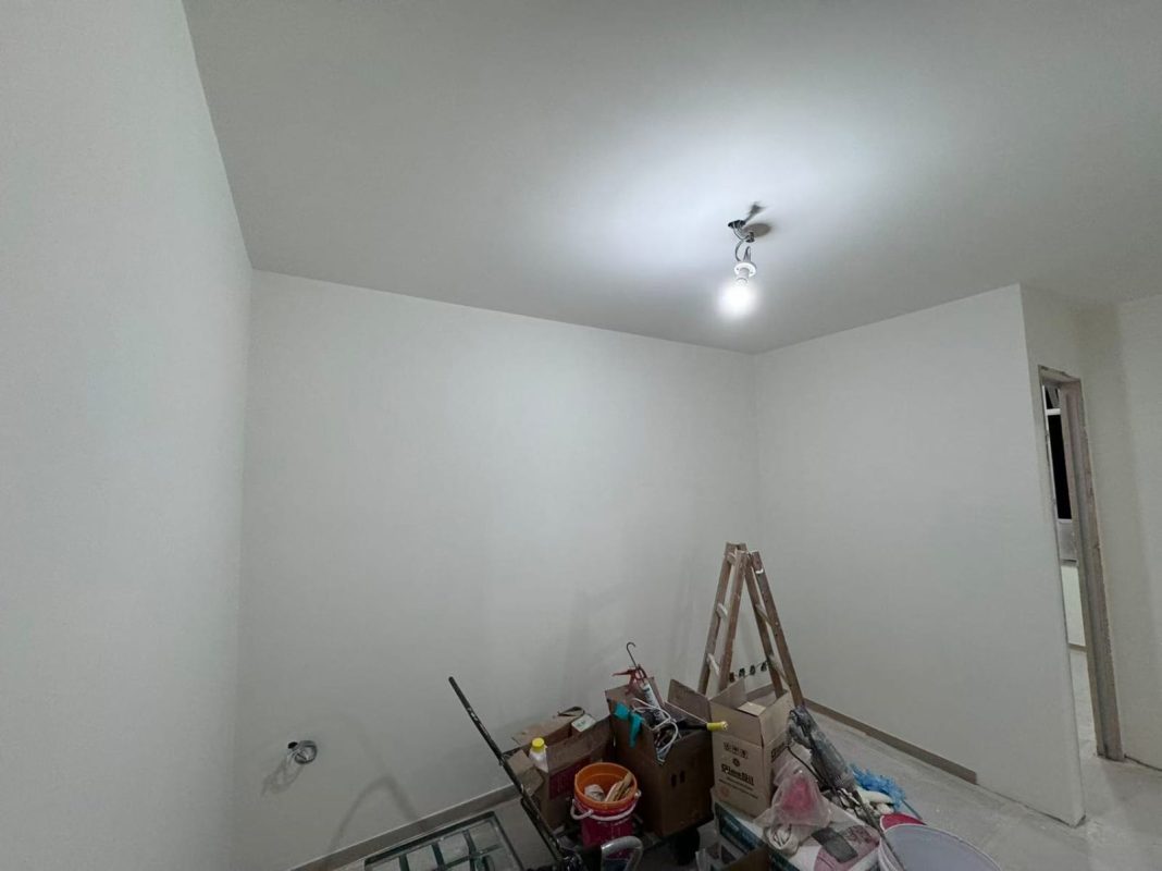 東涌翔東邨全屋剷底批灰油油完成！