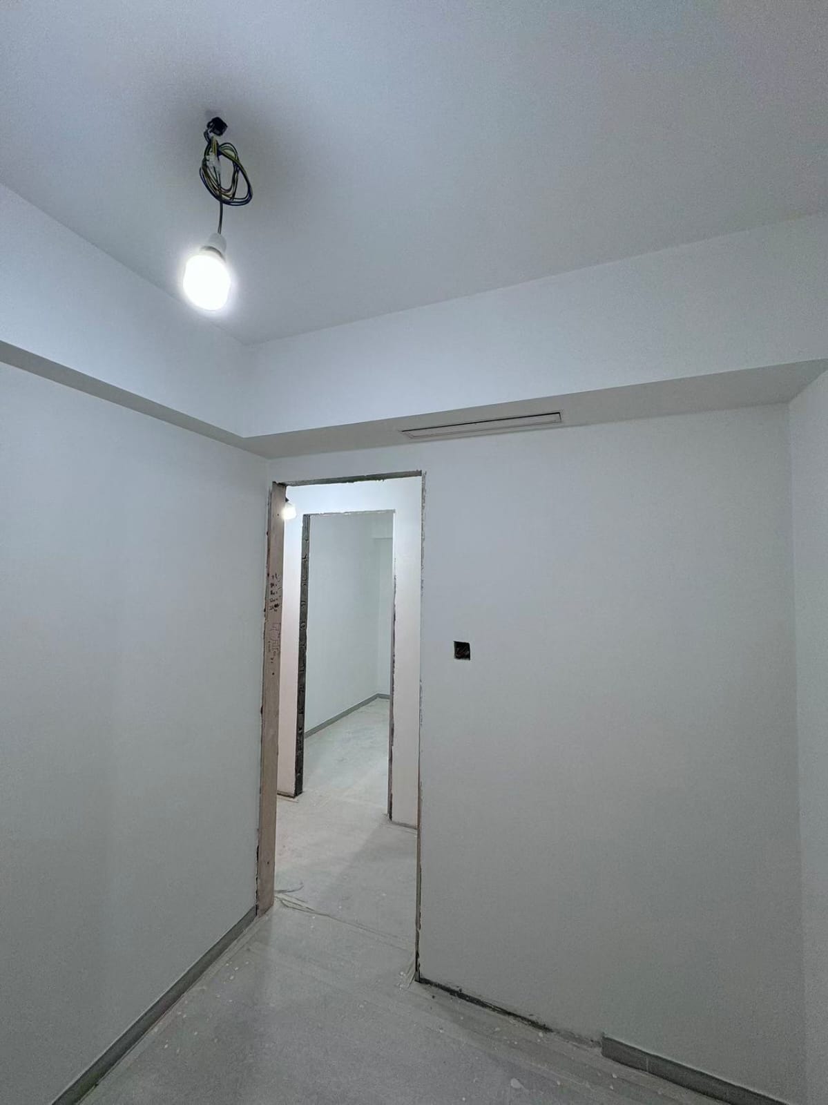 碧堤半島全屋剷底批灰油油完成！