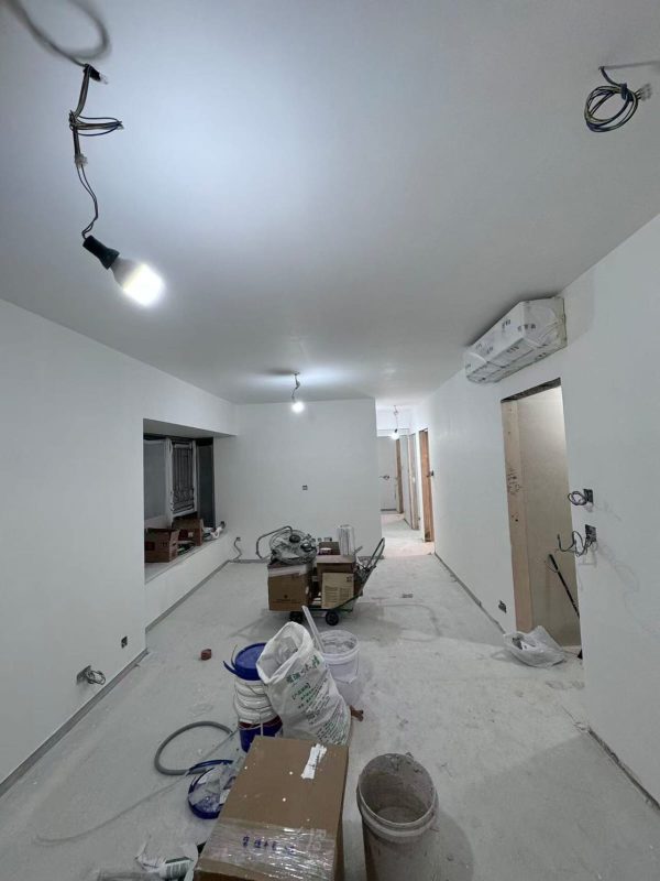 碧堤半島全屋剷底批灰油油完成！