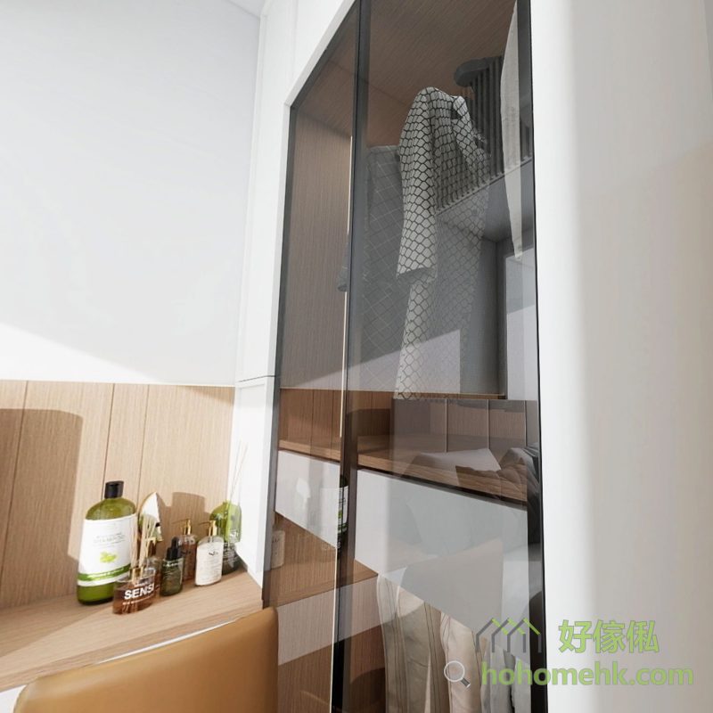 喜愛整潔的客戶，一定不可以錯過玻璃門衣櫃的設計，不但可以讓空間感變大，也可以時刻欣賞著自己努力整理的成果。