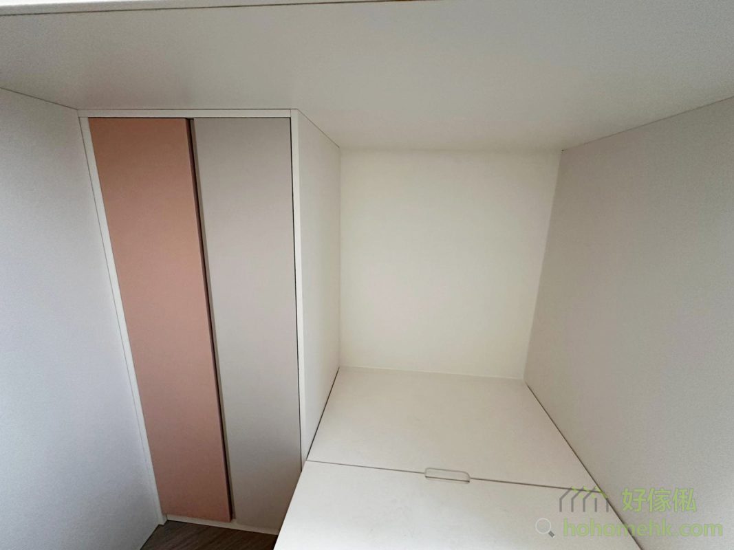 採用柔和色調的拼色設計，選用粉色、奶油色及自然木紋等元素，既提升了整體居室的溫馨感，也突顯住戶的個人風格，讓房間更具特色。拼色設計的組合床顏值與功能俱備，成為兒童房或小型居室的首選。