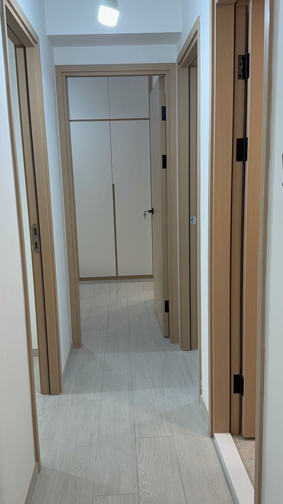 深井碧堤半島泥水工程&mdash; 全屋鋪木紋磚 (亂工鋪)！木紋磚防水防潮，容易打理及清潔，使用壽命都比木地板及石塑地板長。