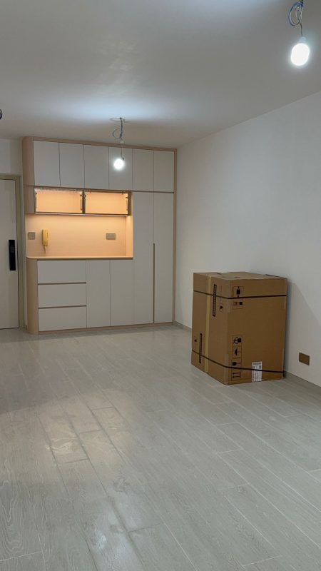 深井碧堤半島泥水工程— 全屋鋪木紋磚 (亂工鋪)！木紋磚防水防潮，容易打理及清潔，使用壽命都比木地板及石塑地板長。