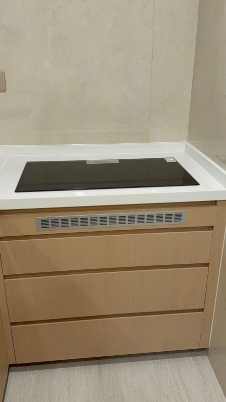 深井碧堤半島泥水工程 — 廚廁鋪瓷磚！裝修客戶可以自行選購廚廁瓷磚，交給我們的裝修師傅鋪磚，亦可以在好傢俬的建材供應商以優惠價加購瓷磚。大磚和細磚師傅都可以鋪，為客戶打造理想的風格。