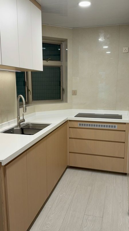 深井碧堤半島泥水工程 — 廚廁鋪瓷磚！裝修客戶可以自行選購廚廁瓷磚，交給我們的裝修師傅鋪磚，亦可以在好傢俬的建材供應商以優惠價加購瓷磚。大磚和細磚師傅都可以鋪，為客戶打造理想的風格。