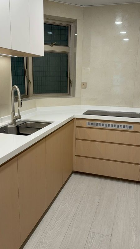 深井碧堤半島泥水工程 — 廚廁鋪瓷磚！裝修客戶可以自行選購廚廁瓷磚，交給我們的裝修師傅鋪磚，亦可以在好傢俬的建材供應商以優惠價加購瓷磚。大磚和細磚師傅都可以鋪，為客戶打造理想的風格。