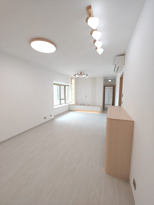 深井碧堤半島泥水工程— 全屋鋪木紋磚 (亂工鋪)！木紋磚防水防潮，容易打理及清潔，使用壽命都比木地板及石塑地板長。