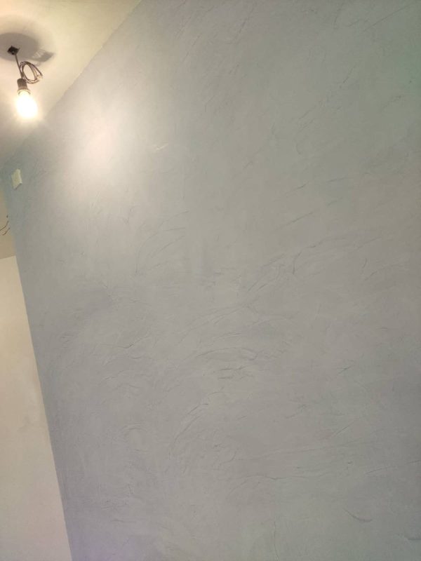 想簡簡單單做一幅特色牆或背景牆在餐枱旁邊？或者鋼琴或電視機後面？可以試試用油漆做藝術牆，我們選用立邦藝術漆，可以做出不同的紋理效果，精緻得來又不會太浮誇，就算屋企是日系或簡約風都襯得到！好傢俬門市有不同的藝術漆樣板，可以參考一下哪款風格最適合你啦！